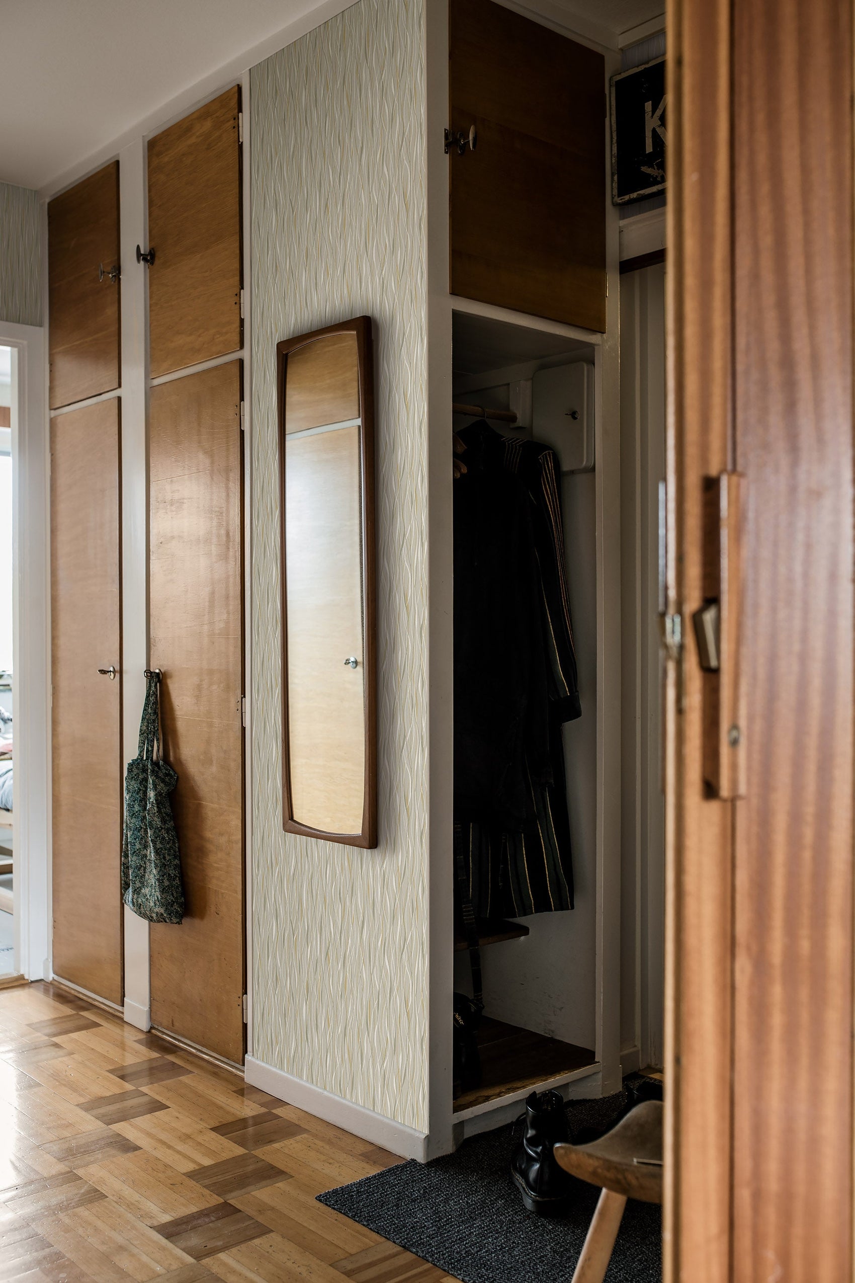 Beige Modern - BS77-0141 - Image5 - Alla Tiders Hus - 4177